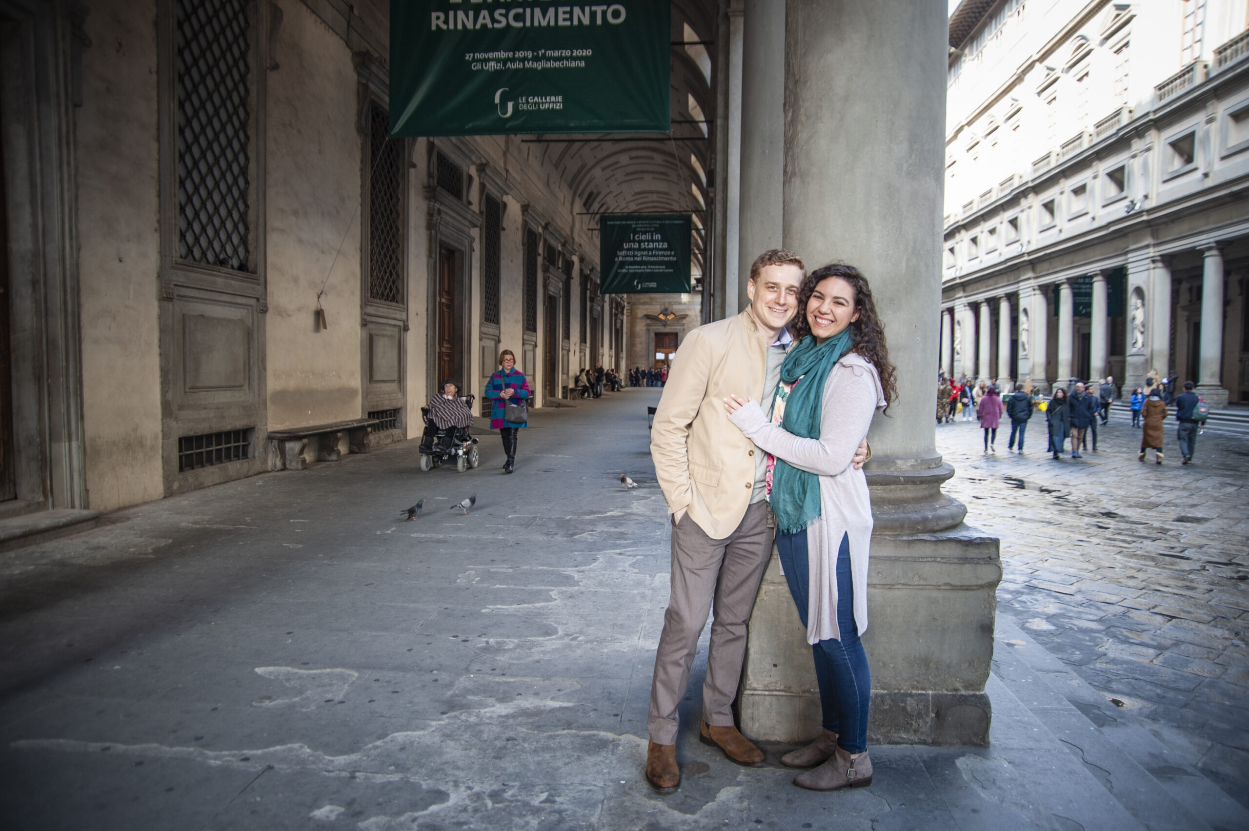 happy couple at the Uffizi in Florence on their honeymoon in Italy