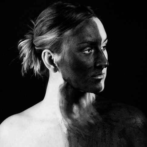 bodypainting black and white photo by Jenny Liedholm